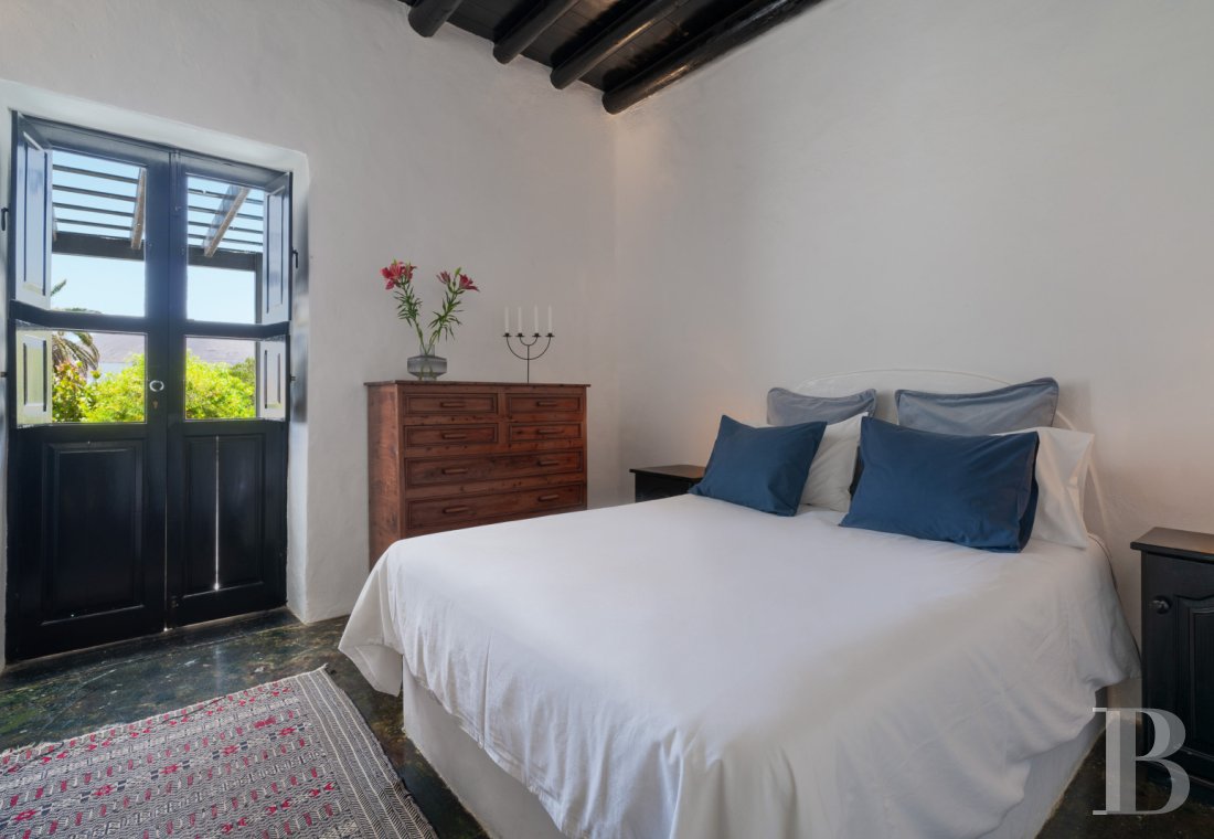 An old finca renovated in a contemporary style on the island of Lanzarote, in the Canary Islands - photo  n°11